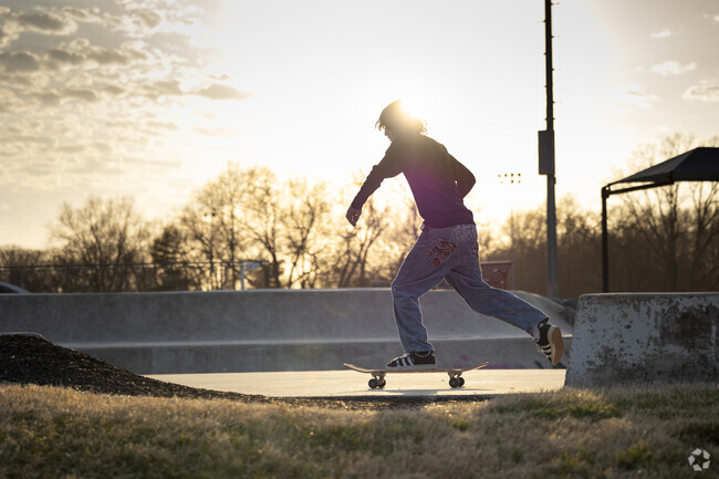 Allen Pond Park includes a skate park for skaters and even BMX bikers to use near Highbridge Park.