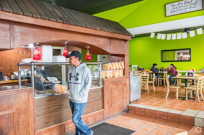 Grab fresh Salvadoran dishes at Ceiba Pupuseria & Bar in Buckhall.