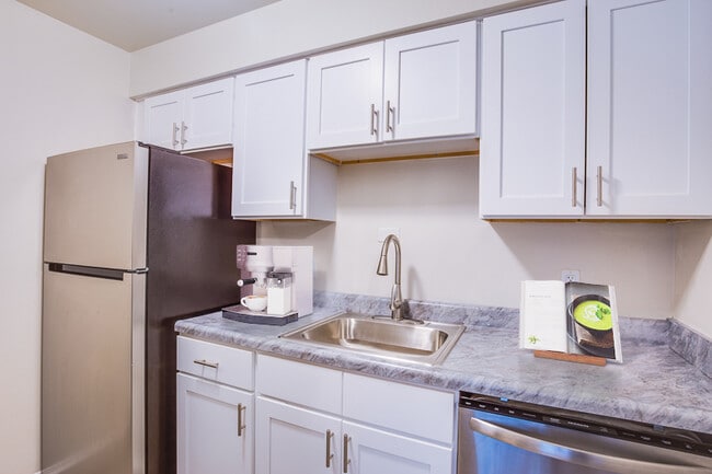 Hines Park, Westland, MI 48185 - photo 4