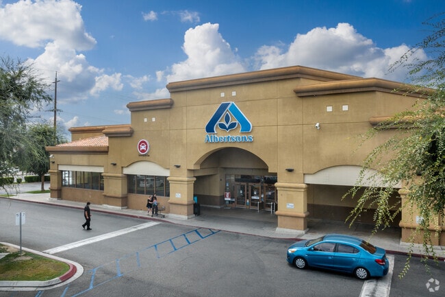 Albertons provides fresh groceries and produce to Venola residents.