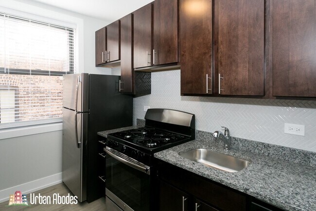 705 W Brompton Ave unit A06C, Chicago, IL 60657 - photo 3