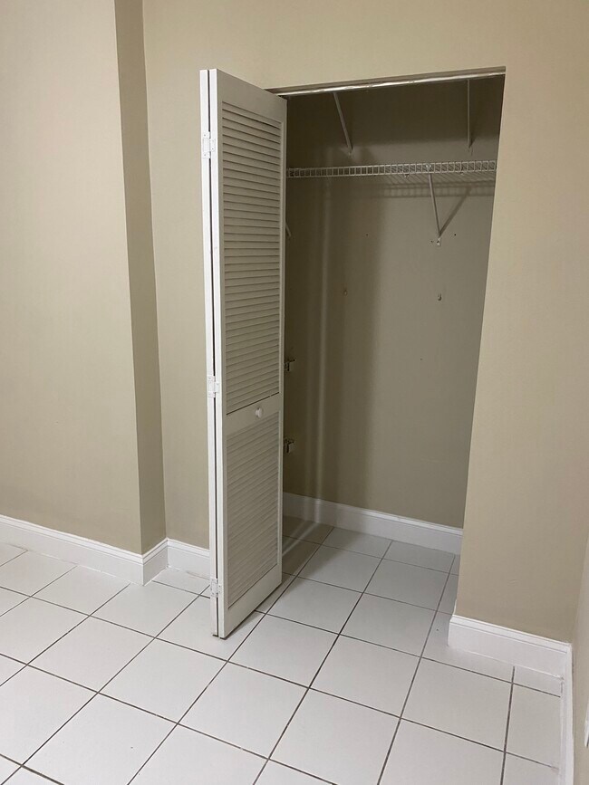 201 W 50th St unit Isabel, Hialeah, FL 33012 - photo 6