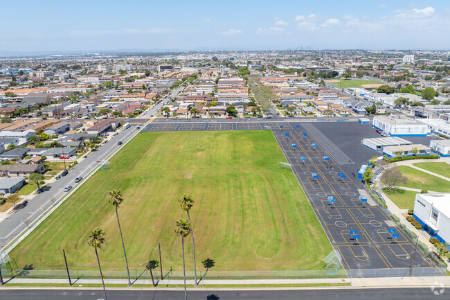 Robert E. Peary Middle School in Gardena, CA has a student to teacher ratio of 21:1.