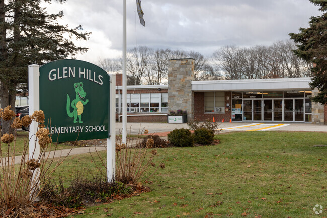 Welcome to Glen Hills Elementary School in Meshanticut, Cranston RI.