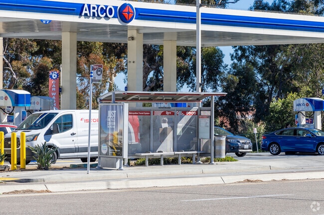 Loma Portal offers many MTS bus stops along Rosecrans St.