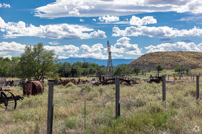 Hyde Park is adjacent to local farms with idyllic scenery.
