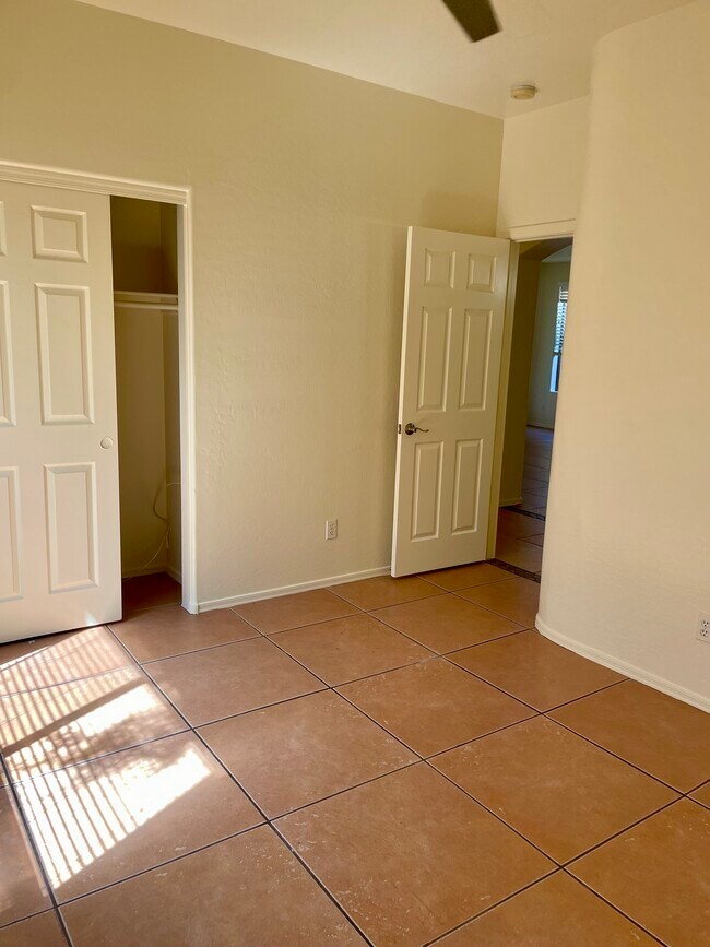 1048 E Susan Ln, Tempe, AZ 85281 - photo 6