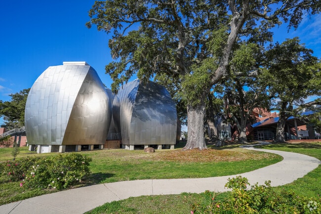 The Ohr-O'Keefe Museum of Art in Biloxi features exhibits blending art and history.