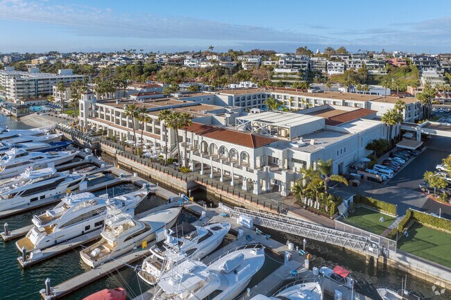 The spectacular and historic Balboa Bay Resort is at the eastern edge of the Bayshores community.