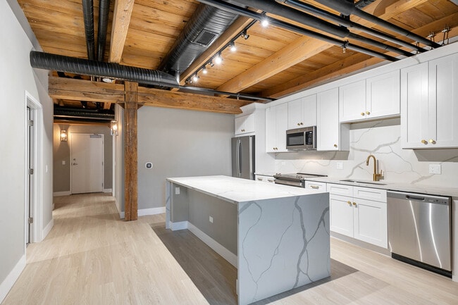 5th Avenue Station, Naperville, IL 60563 - photo 7