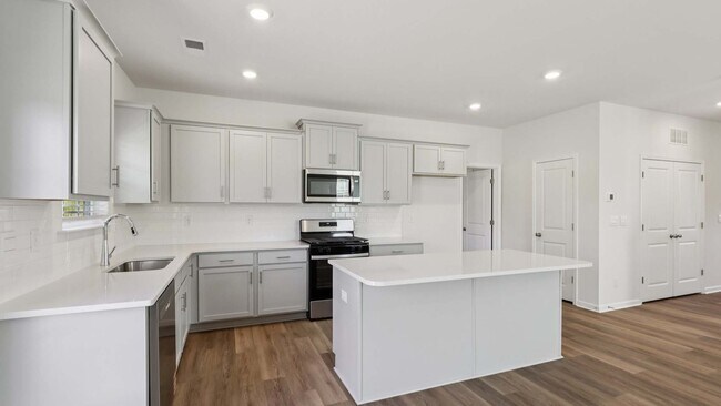 3919 Caroline Ct NW, Conover, NC 28613 - photo 7