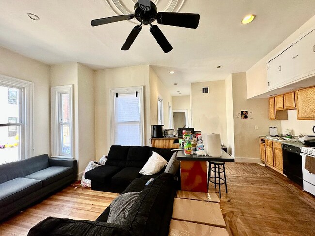 22 Highgate St unit 22, Allston, MA 02134 - photo 4