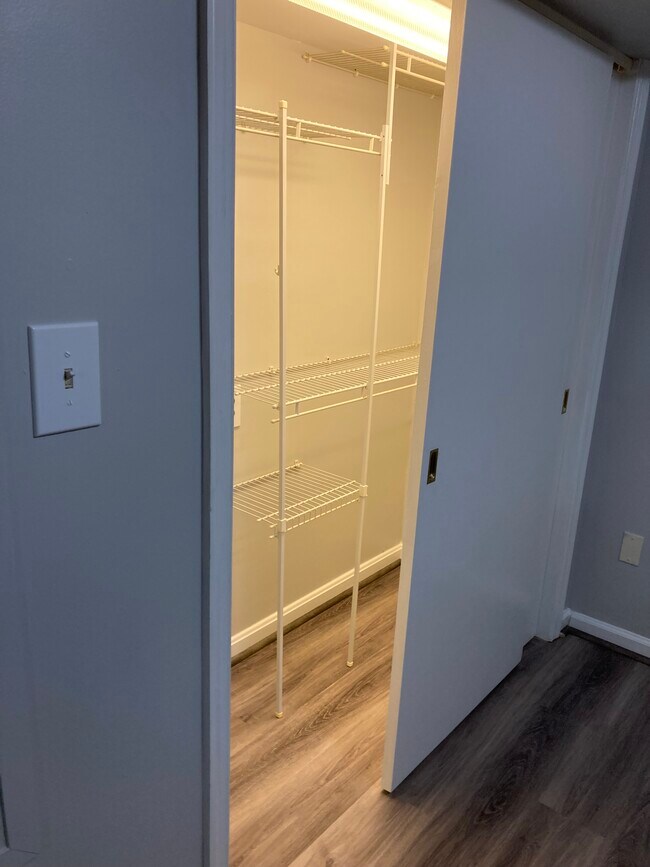 500 Meadow Hall Dr, Rockville, MD 20851 - photo 7