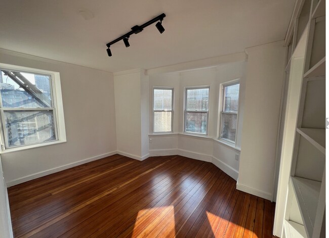 149 North St unit 4, Boston, MA 02109 - photo 3