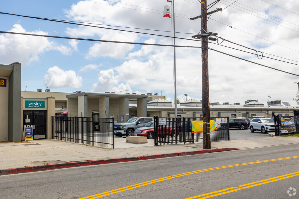 Students in Lynwood, CA can attend Lynwood Middle School.