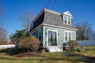 32 Oak Hill Rd, Southborough, MA 01745