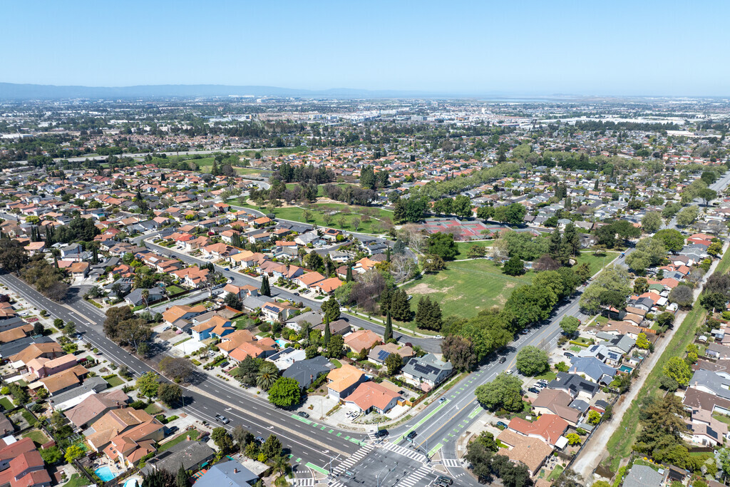 In northeast San Jose, Citaldi stands out for its blend of peaceful parks, timeless architecture, and unbeatable proximity to highways and Silicon Valley tech corridors.