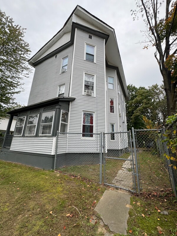 149-151 Quincy St unit 3, Springfield, MA 01109 - photo 1