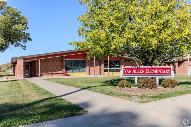 Van Allen Elementary serves grades 3–5 in Chariton.