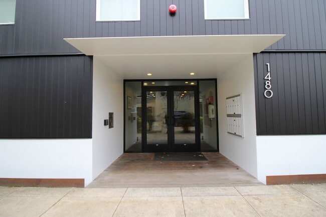 1480 N Jarrett St, Portland, OR 97217 - photo 2