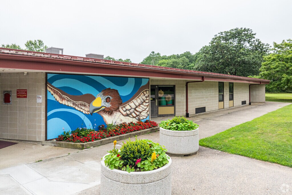 West Kingston Elementary School is a well loved elementary school institution.