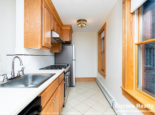 27 Phillips St unit 3, Boston, MA 02114 - photo 5