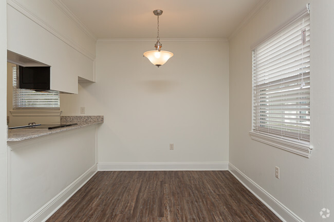 2 BR, 2 BA - 1036 SF