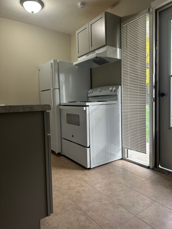 516 Massillon Rd unit 9, Akron, OH 44306 - photo 4