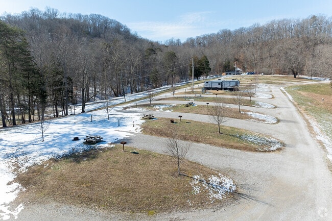 Outdoor lovers flock to Somerset for RV camping on Lake Cumberland.