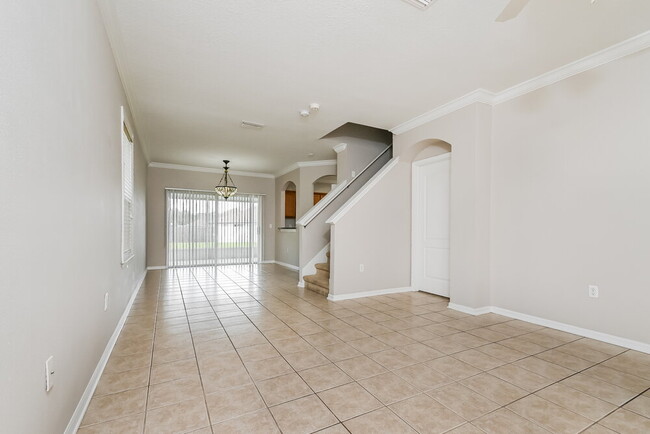 12504 Evington Point Dr, Riverview, FL 33579 - photo 4