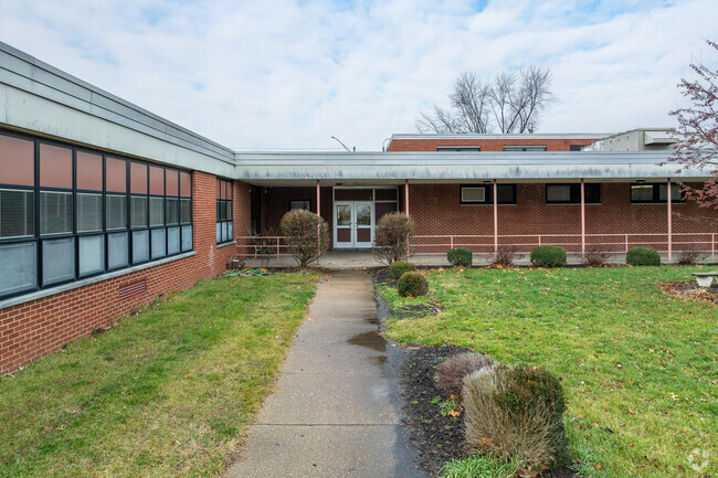 L.E. Starke Elementary School has a student-teacher ratio of 11 to 1.