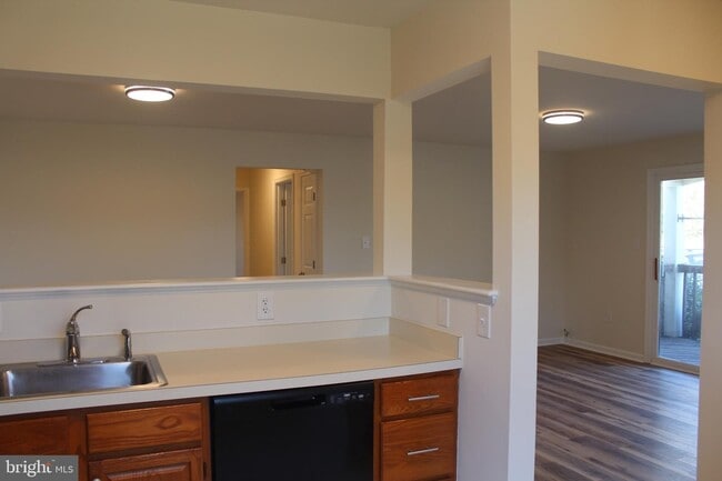 9266 Chapman Oak Dr, Manassas, VA 20110 - photo 3