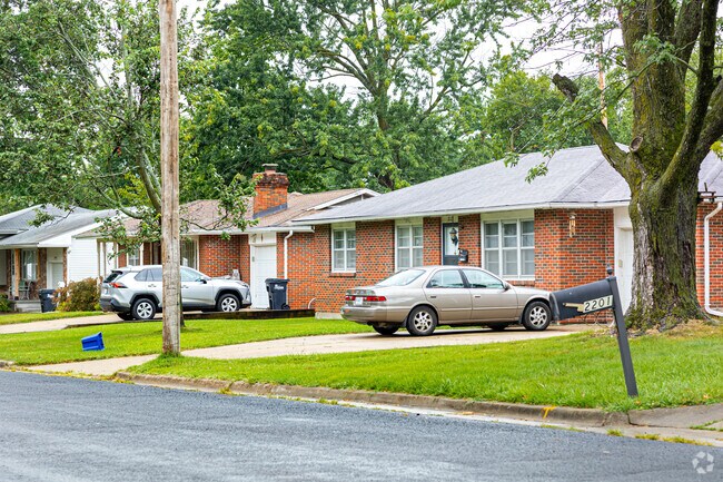 While some Valley View Gardens streets don't have sidewalks, the area has limited traffic.