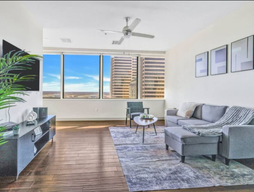 1555 Elm St unit ID1335754P, Dallas, TX 75201 - photo 1