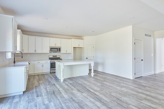 4779 Farrcroft Dr unit 36107795, Easton, PA 18040 - photo 6