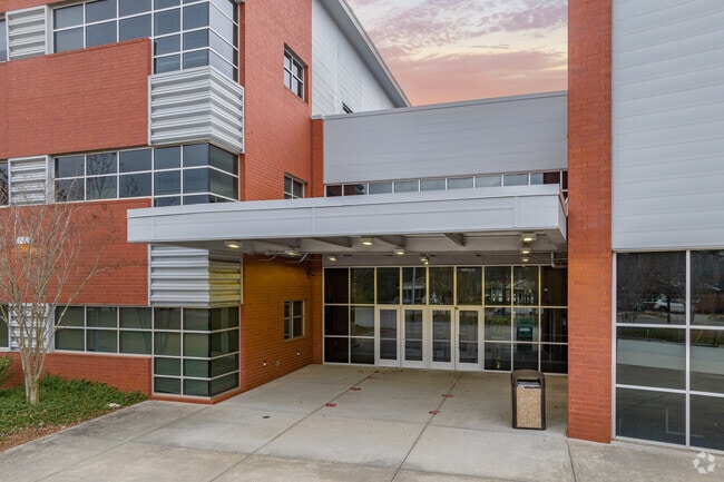 Sylvan Hills Middle School has a student to teacher ratio of 13 to 1.