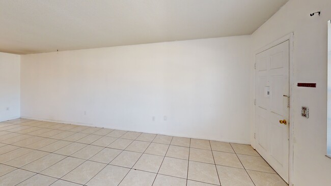 Tyrone Gardens Apartments & Condominimums unit 205B, Saint Petersburg, FL 33710 - photo 3