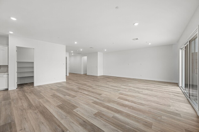 4876 Lucas Creek Ct, North Las Vegas, NV 89031 - photo 4