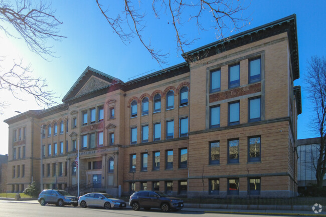 Oliver Middle School in Lawrence has an overall grade of C- on Niche.