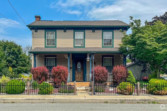 Modest colonial homes are found all over Marietta and pack a lot of charm and character.