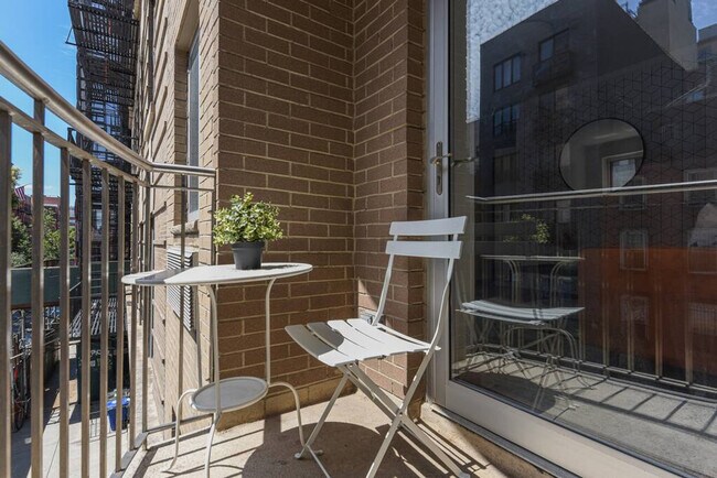 209 W 20th St unit ID1013659P, New York, NY 10011 - photo 2