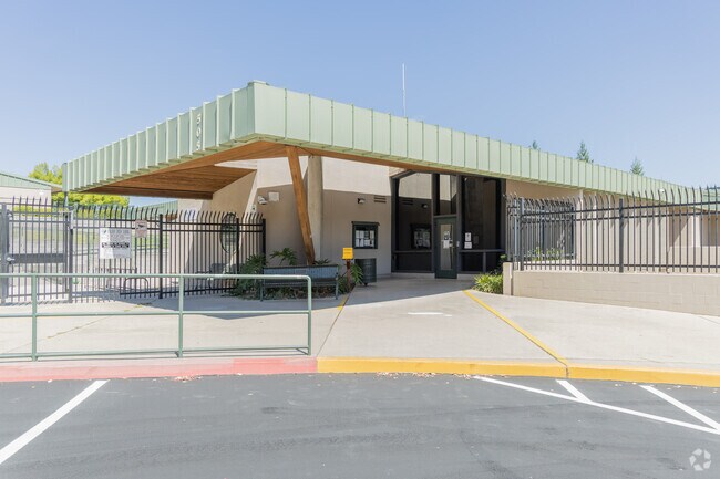 Test scores at Boulder Creek Elementary School are higher than the state average.