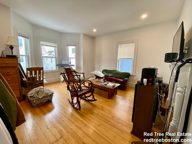 39 Goldsmith St unit 3, Jamaica Plain, MA 02130 - photo 2