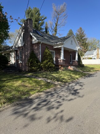 73 Stamey St, Canton, NC 28716