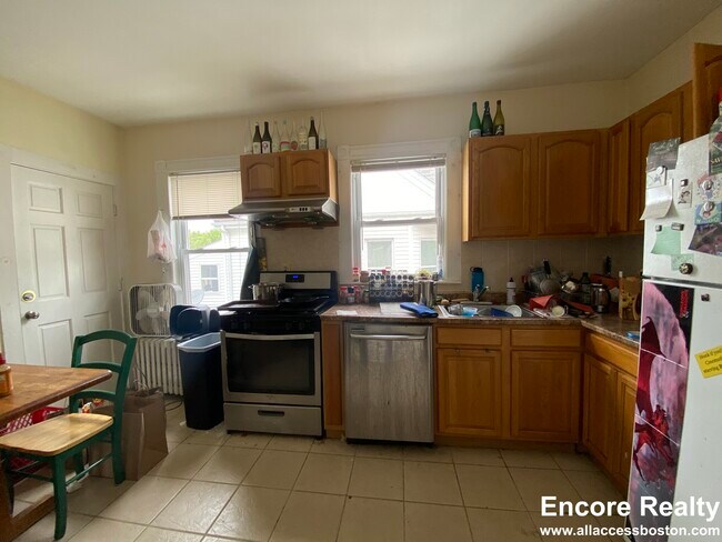 110 Murdock St unit 3, Brighton, MA 02135 - photo 4