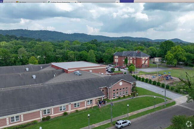 Robinson Elementary School has a student teacher ratio of 12:1.