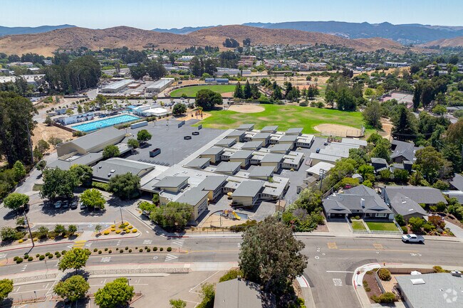Students can take advantage of numerous sports opportunities at Sinsheimer Elementary School .
