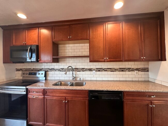 337 E 2nd St, Lansdale, PA 19446 - photo 2