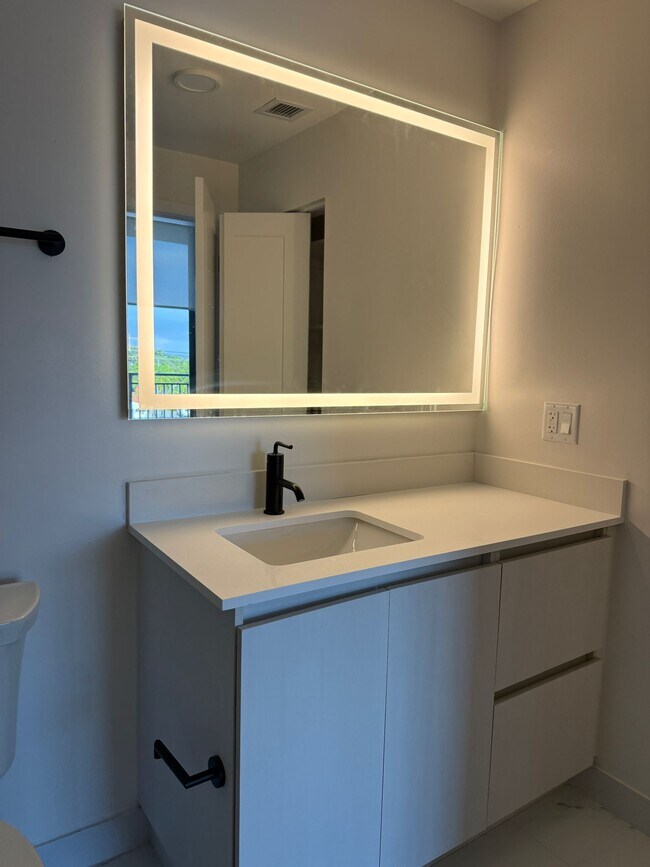 107 SE 2nd Ct unit B1, Dania, FL 33004 - photo 4