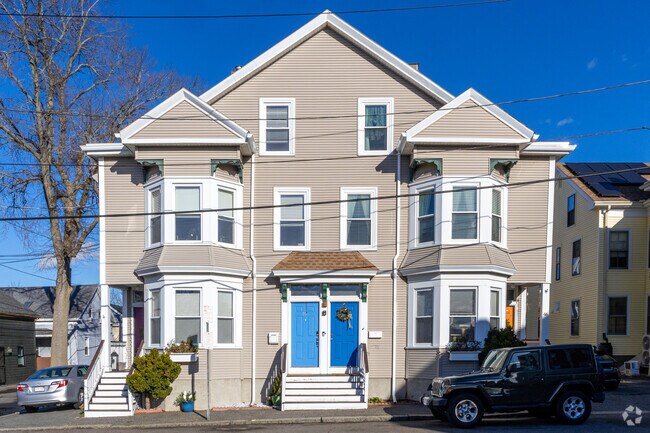 Large multi-family homes are commonly found in the Bridge Street neighborhood of Salem, MA.